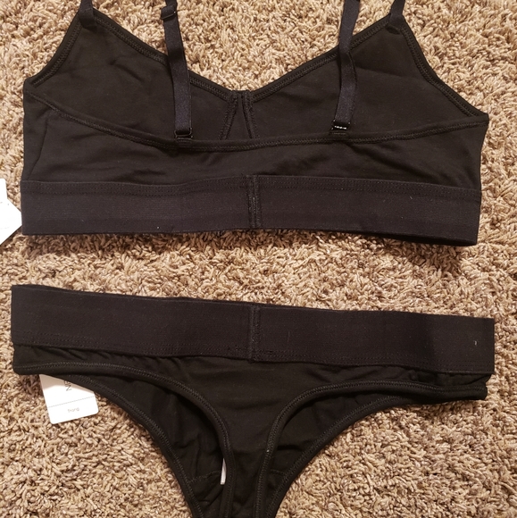 Calvin Klien Monogram Thong Set - Picture 4 of 6